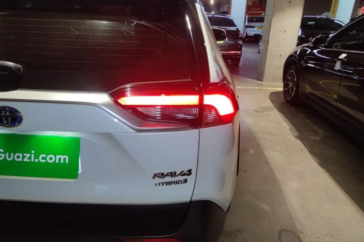 Used Toyota RAV4 2020 Dual-Motor 2.5L E-CVT Four-Wheel Drive Flagship Edition Right Rear Taillight