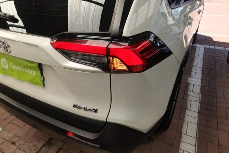 Used Toyota RAV4 2020 2.0L CVT Two-Wheel Drive Fashion Edition Right Rear Taillight