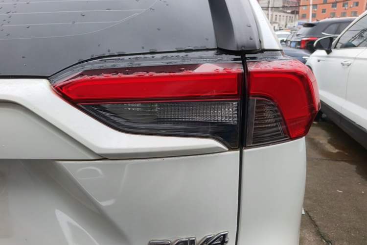 Used Toyota RAV4 2020 2.0L CVT 4x4 Style PLUS Edition Right Rear Taillight