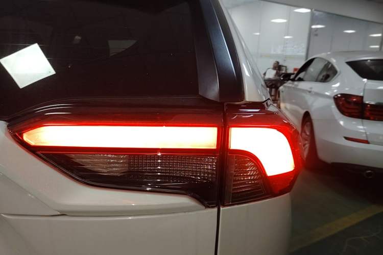 Used Toyota RAV4 2020 2.0L CVT Two-Wheel Drive Urban Edition Right Rear Taillight