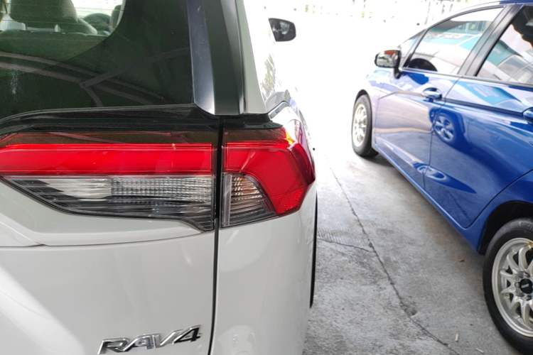Used Toyota RAV4 2020 2.0L CVT Two-Wheel Drive Fashion Edition Right Rear Taillight