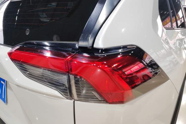 Used Toyota RAV4 2020 2.0L CVT Two-Wheel Drive Fashion PLUS Edition Right Rear Taillight