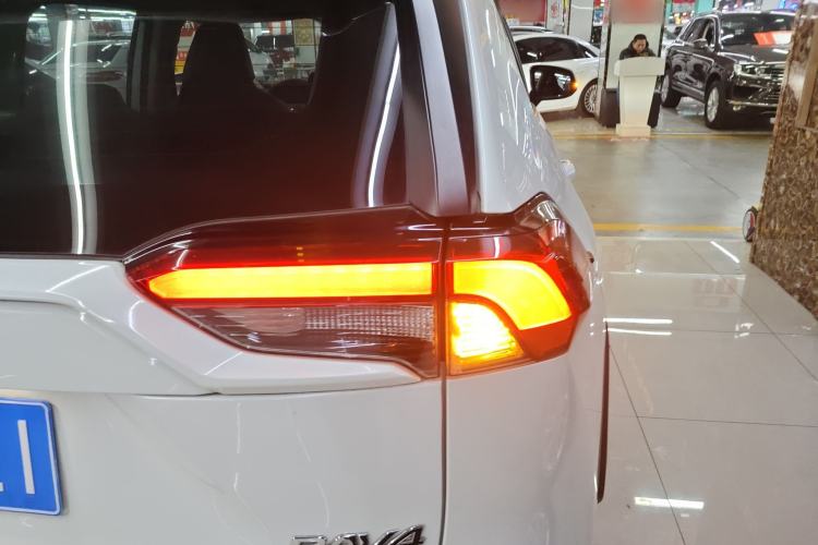 Used Toyota RAV4 2020 2.0L CVT Two-Wheel Drive Fashion PLUS Edition Right Rear Taillight