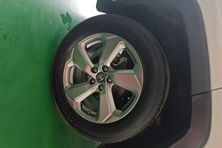 Used Toyota RAV4 2020 2.0L CVT 4x4 Trend Edition Right Rear Wheel Hub
