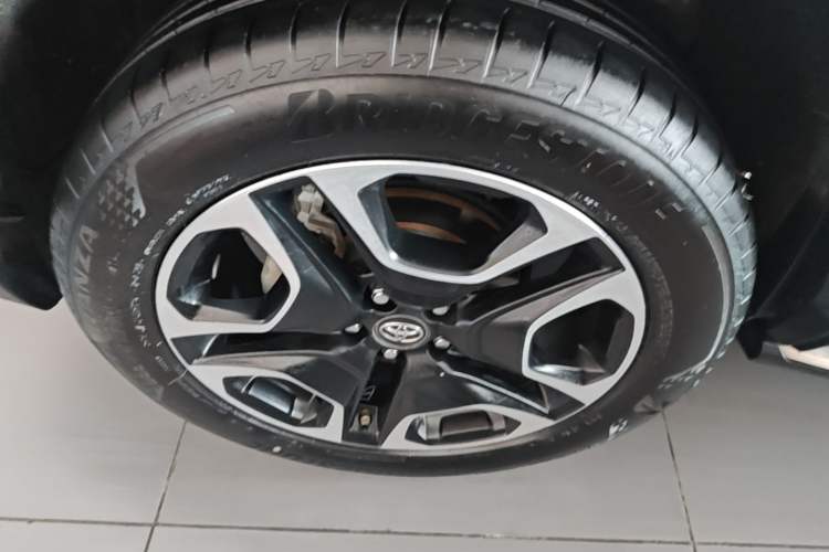 Used Toyota RAV4 2020 2.0L CVT Two-Wheel Drive Prestige Edition Right Rear Wheel Hub