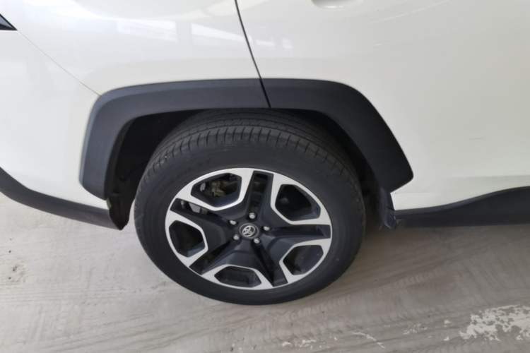 Used Toyota RAV4 2020 2.0L CVT Two-Wheel Drive Prestige Edition Right Rear Wheel Hub