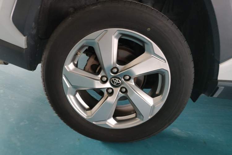 Used Toyota RAV4 2020 2.0L CVT Two-Wheel Drive Fashion Edition Right Rear Wheel Hub
