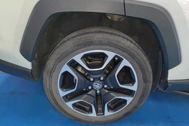 Used Toyota RAV4 2020 2.0L CVT Two-Wheel Drive Prestige Edition Right Rear Wheel Hub