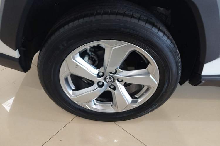 Used Toyota RAV4 2020 2.0L CVT Two-Wheel Drive Fashion Edition Right Rear Wheel Hub