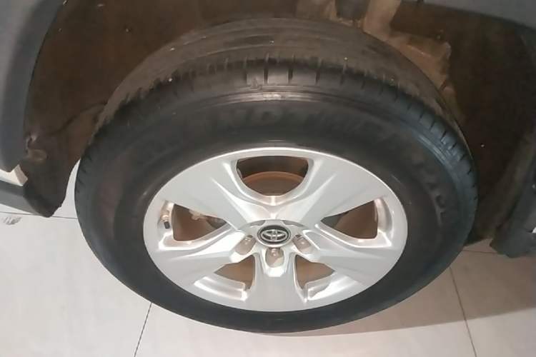 Used Toyota RAV4 2020 2.0L CVT Two-Wheel Drive Urban Edition Right Rear Wheel Hub