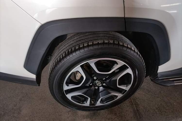 Used Toyota RAV4 2020 2.0L CVT Two-Wheel Drive Prestige Edition Right Rear Wheel Hub
