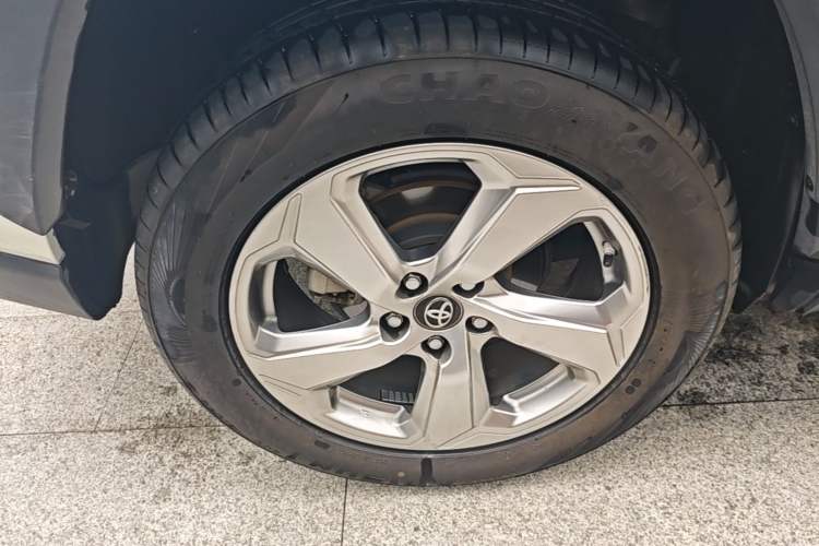 Used Toyota RAV4 2020 Dual-Engine 2.5L E-CVT Two-Wheel Drive Elite Edition Right Rear Wheel Hub