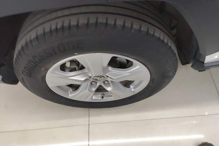 Used Toyota RAV4 2020 2.0L CVT Two-Wheel Drive Urban Edition Right Rear Wheel Hub