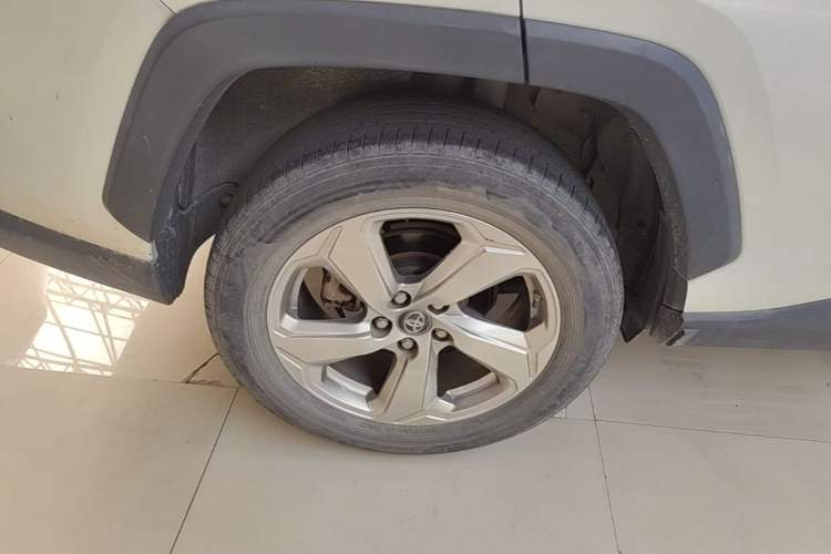 Used Toyota RAV4 2020 2.0L CVT 4x4 Trend Edition Right Rear Wheel Hub