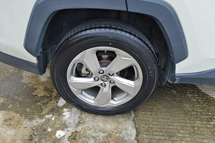Used Toyota RAV4 2020 2.0L CVT 4x4 Trend Edition Right Rear Wheel Hub