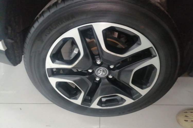 Used Toyota RAV4 2020 2.0L CVT Two-Wheel Drive Prestige Edition Right Rear Wheel Hub