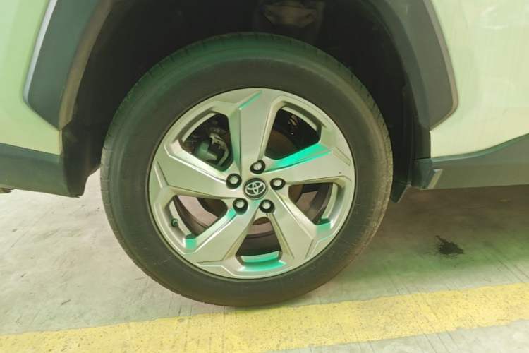 Used Toyota RAV4 2020 2.0L CVT Two-Wheel Drive Fashion Edition Right Rear Wheel Hub