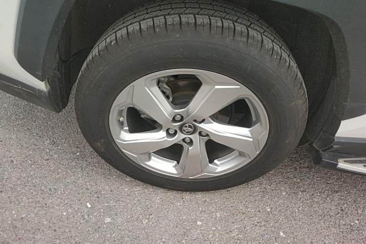 Used Toyota RAV4 2020 2.0L CVT 4x4 Trend Edition Right Rear Wheel Hub
