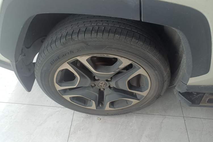 Used Toyota RAV4 2020 2.0L CVT Two-Wheel Drive Prestige Edition Right Rear Wheel Hub