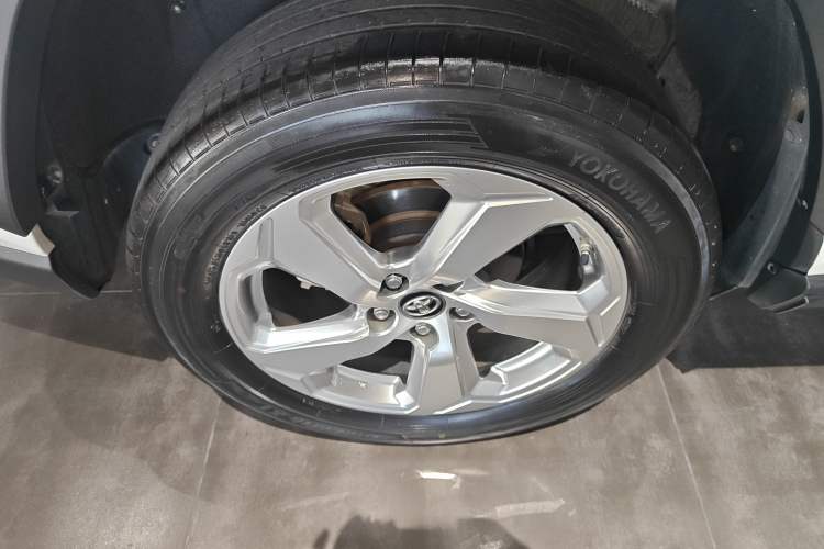 Used Toyota RAV4 2020 2.0L CVT Two-Wheel Drive Fashion Edition Right Rear Wheel Hub