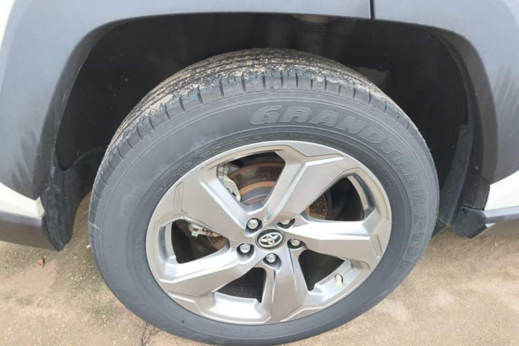 Used Toyota RAV4 2020 2.0L CVT 4x4 Style PLUS Edition Right Rear Wheel Hub