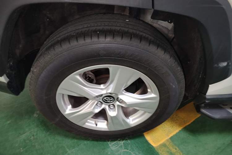 Used Toyota RAV4 2020 2.0L CVT Two-Wheel Drive Urban Edition Right Rear Wheel Hub
