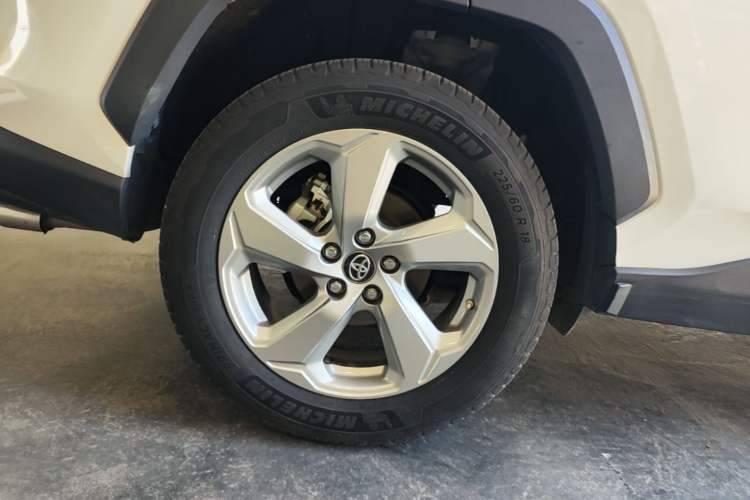 Used Toyota RAV4 2020 Dual-Engine 2.5L E-CVT Two-Wheel Drive Elite Edition Right Rear Wheel Hub