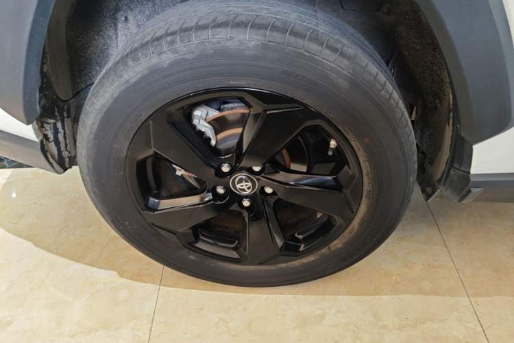 Used Toyota RAV4 2020 Dual-Engine 2.5L E-CVT 4x4 Elite PLUS Edition Right Rear Wheel Hub