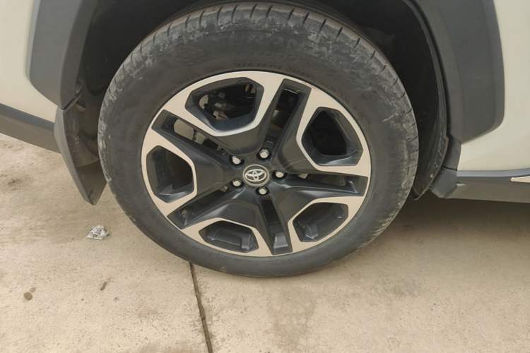 Used Toyota RAV4 2020 2.0L CVT Four-Wheel Drive Prestige Edition Right Rear Wheel Hub