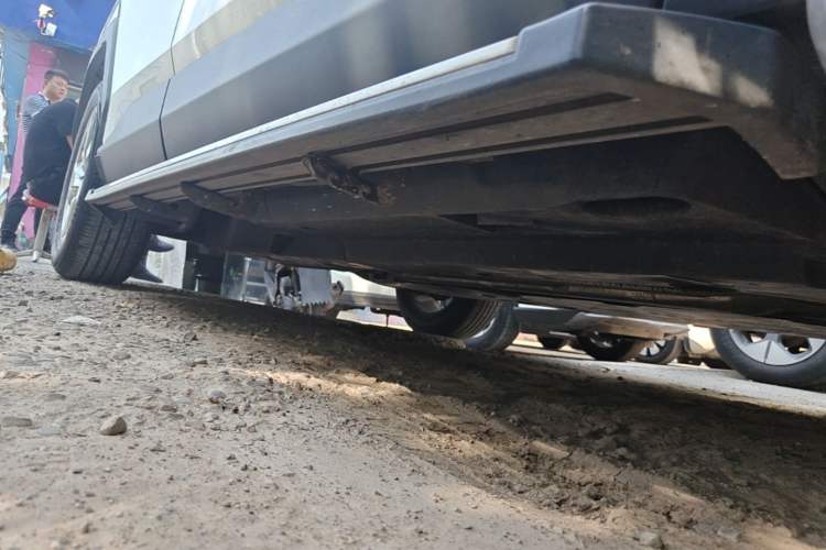 Used Toyota RAV4 2020 2.0L CVT Two-Wheel Drive Fashion Edition Right Side Sill