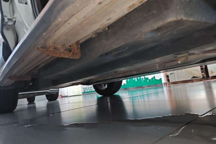 Used Toyota RAV4 2020 2.0L CVT Two-Wheel Drive Prestige Edition Right Side Sill