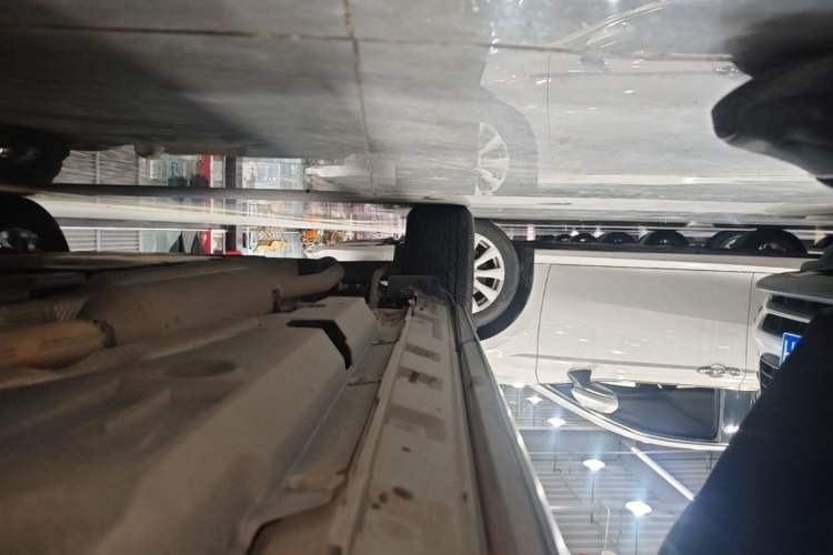 Used Toyota RAV4 2020 Dual-Engine 2.5L E-CVT 4x4 Elite PLUS Edition Right Side Sill