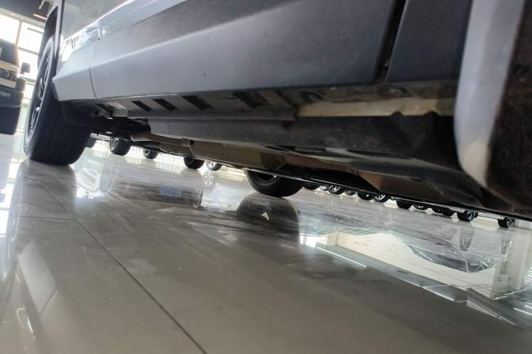 Used Toyota RAV4 2020 Dual-Engine 2.5L E-CVT 4x4 Elite PLUS Edition Right Side Sill