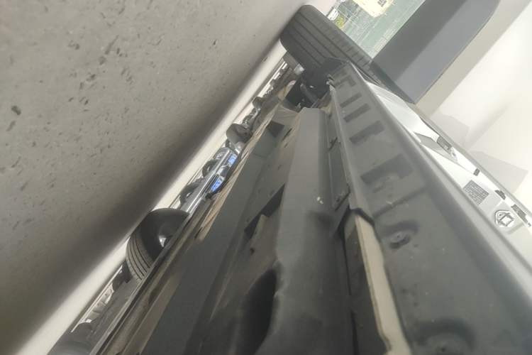 Used Toyota RAV4 2020 2.0L CVT Two-Wheel Drive Prestige Edition Right Side Sill