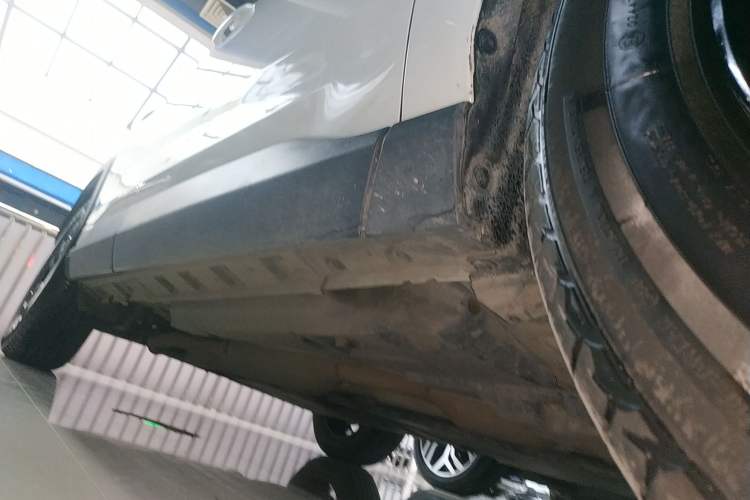 Used Toyota RAV4 2020 Dual-Motor 2.5L E-CVT Four-Wheel Drive Flagship Edition Right Side Sill