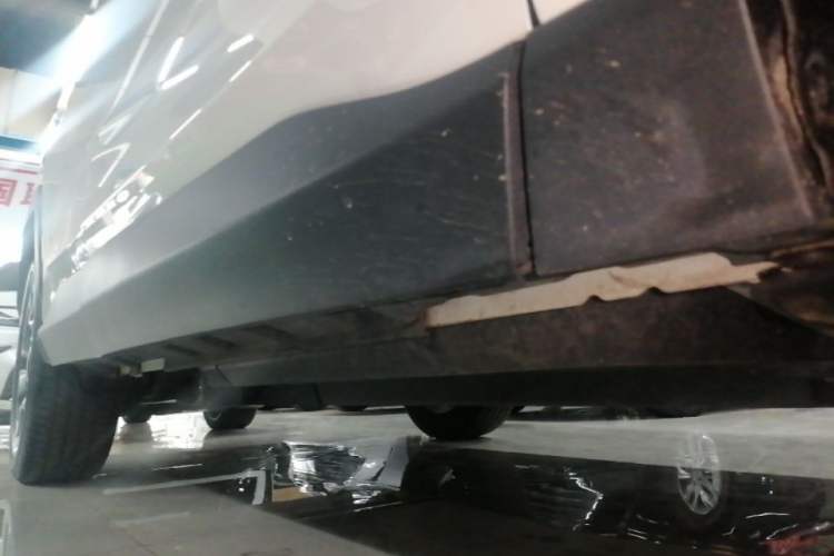 Used Toyota RAV4 2020 2.0L CVT Two-Wheel Drive Prestige Edition Right Side Sill