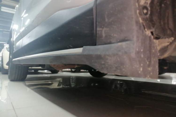 Used Toyota RAV4 2020 2.0L CVT Two-Wheel Drive Fashion PLUS Edition Right Side Sill