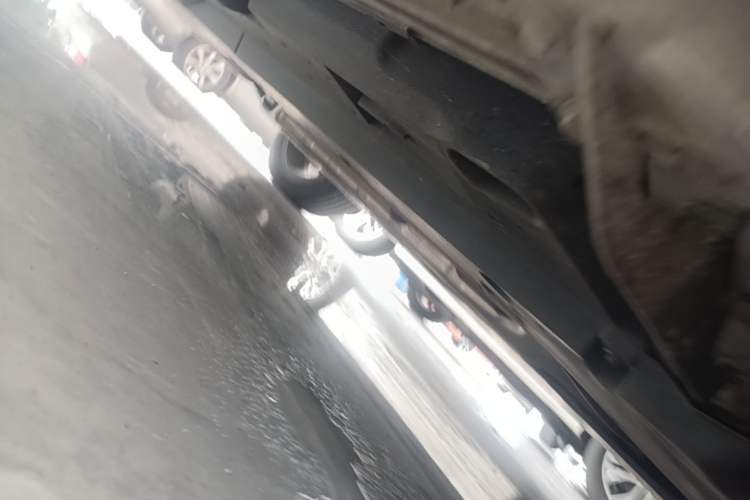 Used Toyota RAV4 2020 2.0L CVT Two-Wheel Drive Prestige Edition Right Side Sill