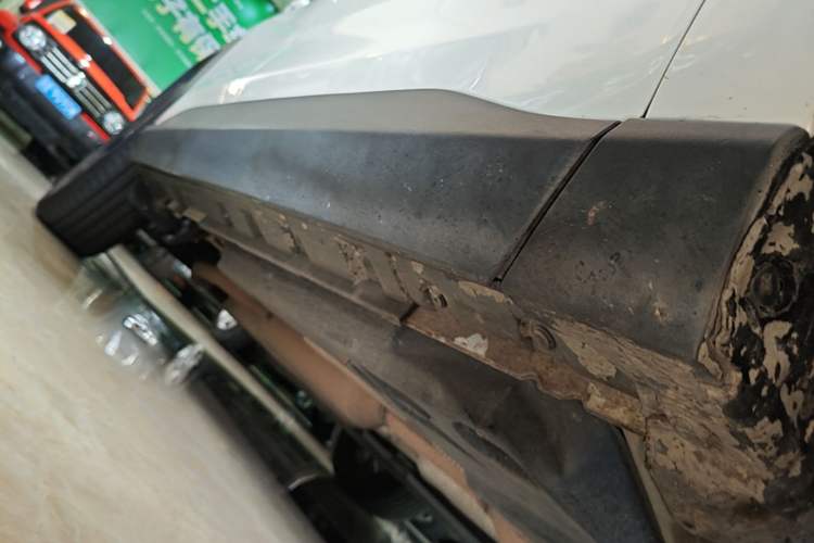 Used Toyota RAV4 2020 Dual-Engine 2.5L E-CVT 4x4 Elite PLUS Edition Right Side Sill