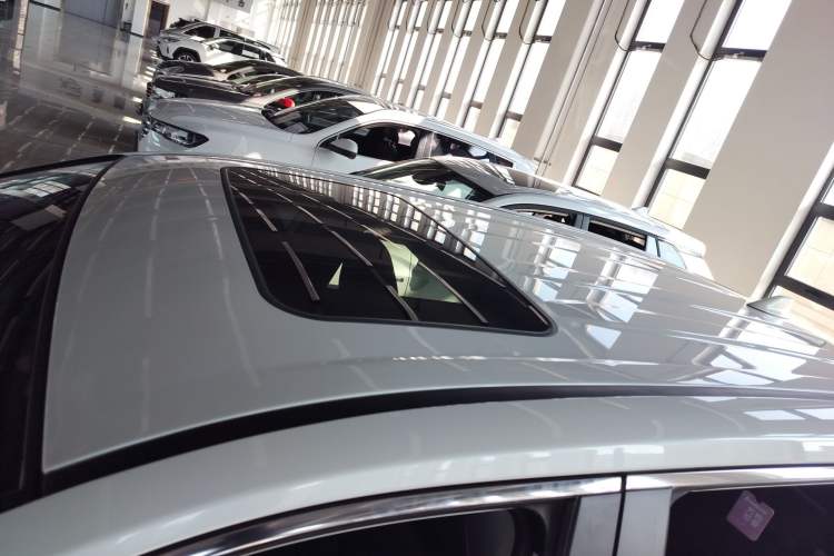 Used Toyota RAV4 2020 2.0L CVT Two-Wheel Drive Fashion PLUS Edition Roof
