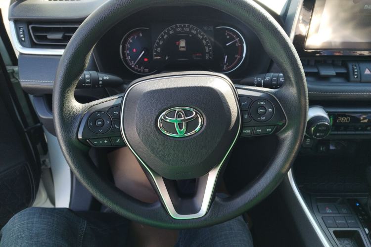 Used Toyota RAV4 2020 2.0L CVT Two-Wheel Drive Fashion Edition Steering Wheel
