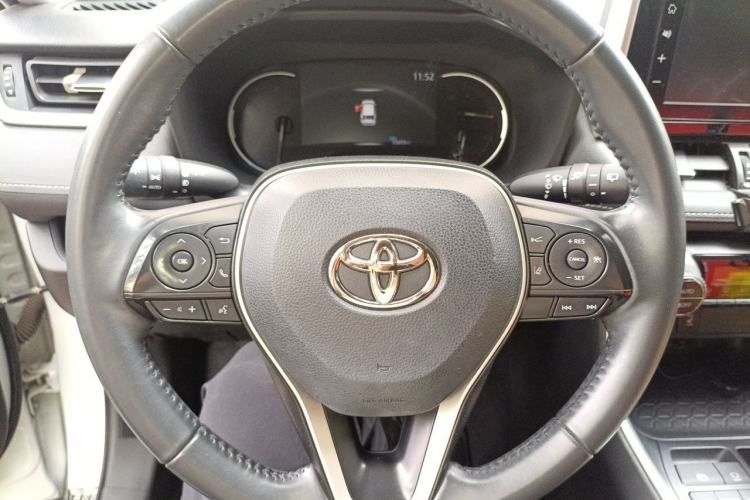 Used Toyota RAV4 2020 2.0L CVT 4x4 Style PLUS Edition Steering Wheel