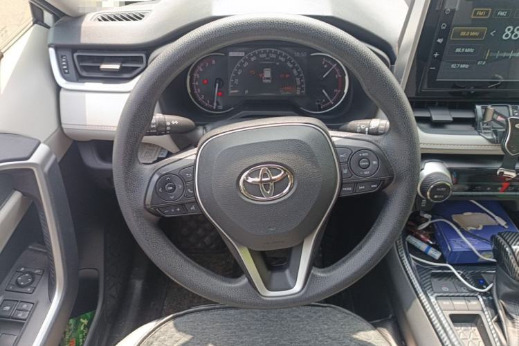 Used Toyota RAV4 2020 2.0L CVT Two-Wheel Drive Fashion Edition Steering Wheel