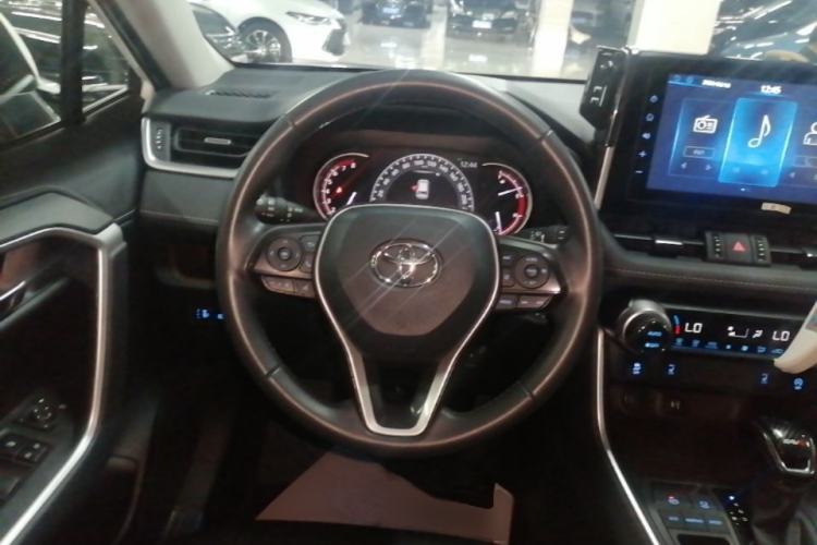Used Toyota RAV4 2020 2.0L CVT Two-Wheel Drive Prestige Edition Steering Wheel