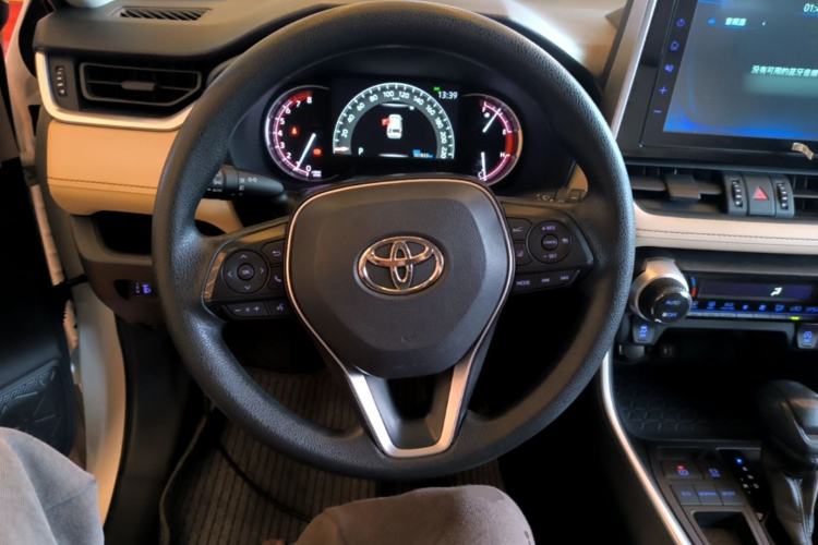 Used Toyota RAV4 2020 2.0L CVT Two-Wheel Drive Fashion Edition Steering Wheel