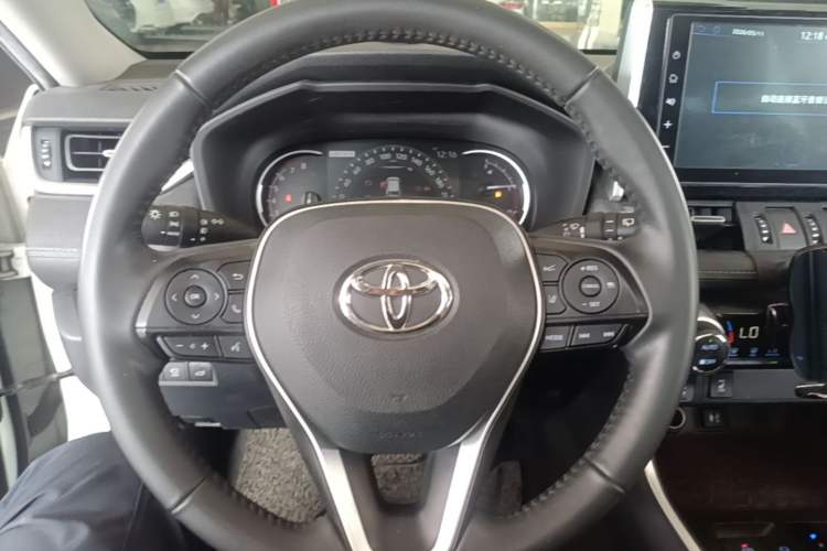 Used Toyota RAV4 2020 2.0L CVT Two-Wheel Drive Prestige Edition Steering Wheel