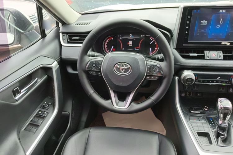 Used Toyota RAV4 2020 2.0L CVT 4x4 Style PLUS Edition Steering Wheel