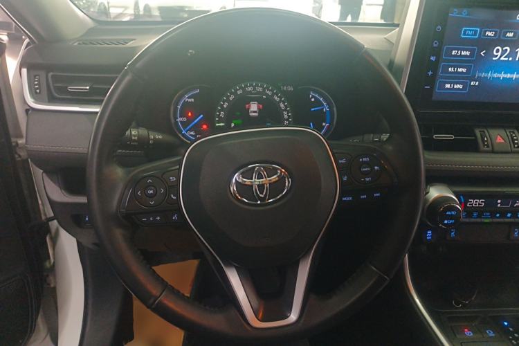 Used Toyota RAV4 2020 Dual-Engine 2.5L E-CVT 4x4 Elite PLUS Edition Steering Wheel