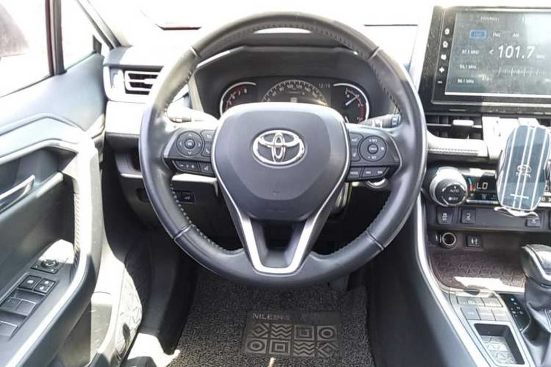 Used Toyota RAV4 2020 2.0L CVT Two-Wheel Drive Prestige Edition Steering Wheel