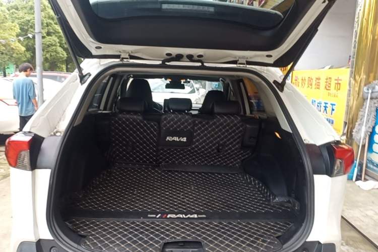 Used Toyota RAV4 2020 2.0L CVT Two-Wheel Drive Fashion Edition Trunk